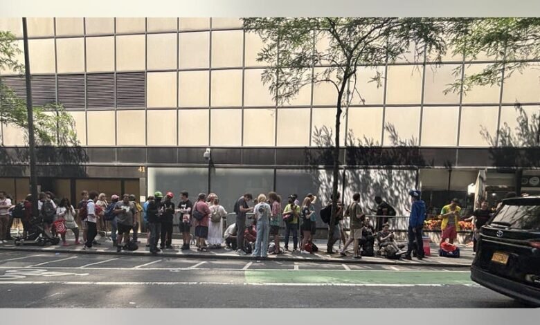1749194958 YouTuber camps outside Nintendo NYC for 61 days to buy.jpg