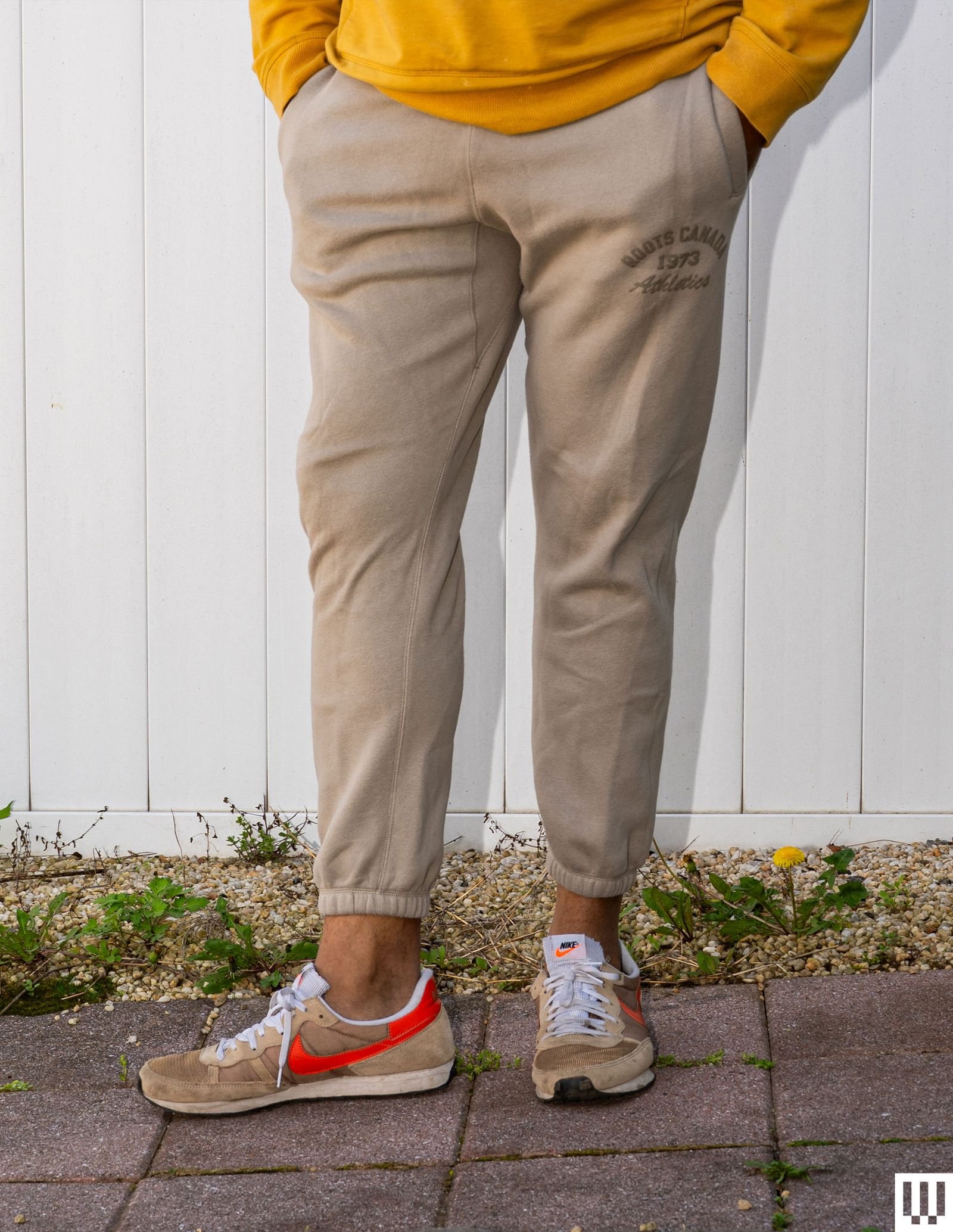 The image may have the pants of shoes shoe shoe shoes with an adult and khaki shoe