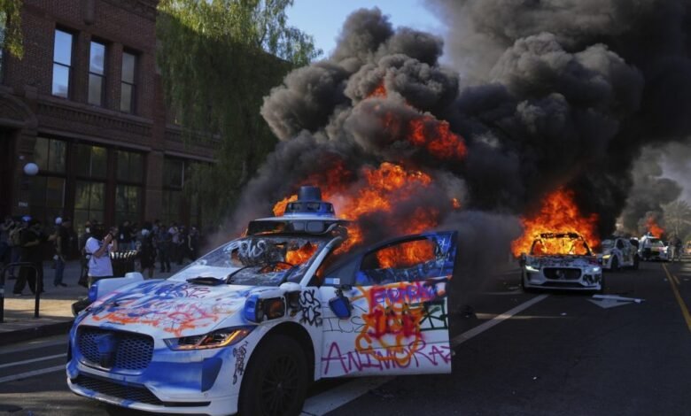 1749457675 Los Angeles tensions escalate as thousands take to the street.jpg