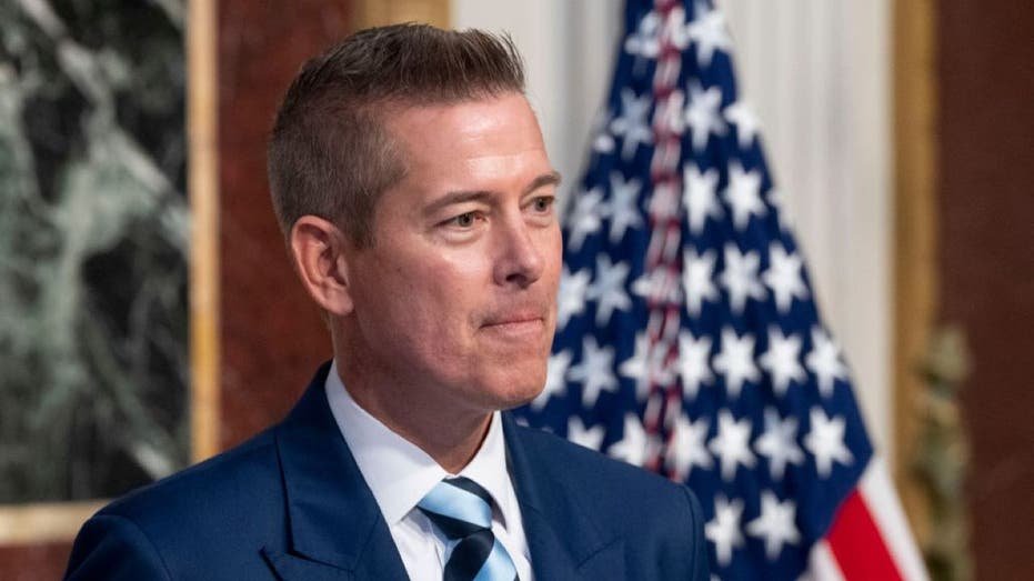 Sean Duffy, US Secretary of Transport, during a ceremony in Washington, DC, the United States, on Wednesday, January 29, 2025. Duffy faced the first road bases challenge within hours of the leadership of the Ministry of Transport, and ordered to rewrite Tuesday night from the rules of economics in the strict federal fuel for cars that former President Joe Bedin had been held. Photographer: Chris Kalonis/CNP/Bloomberg via Getty Images