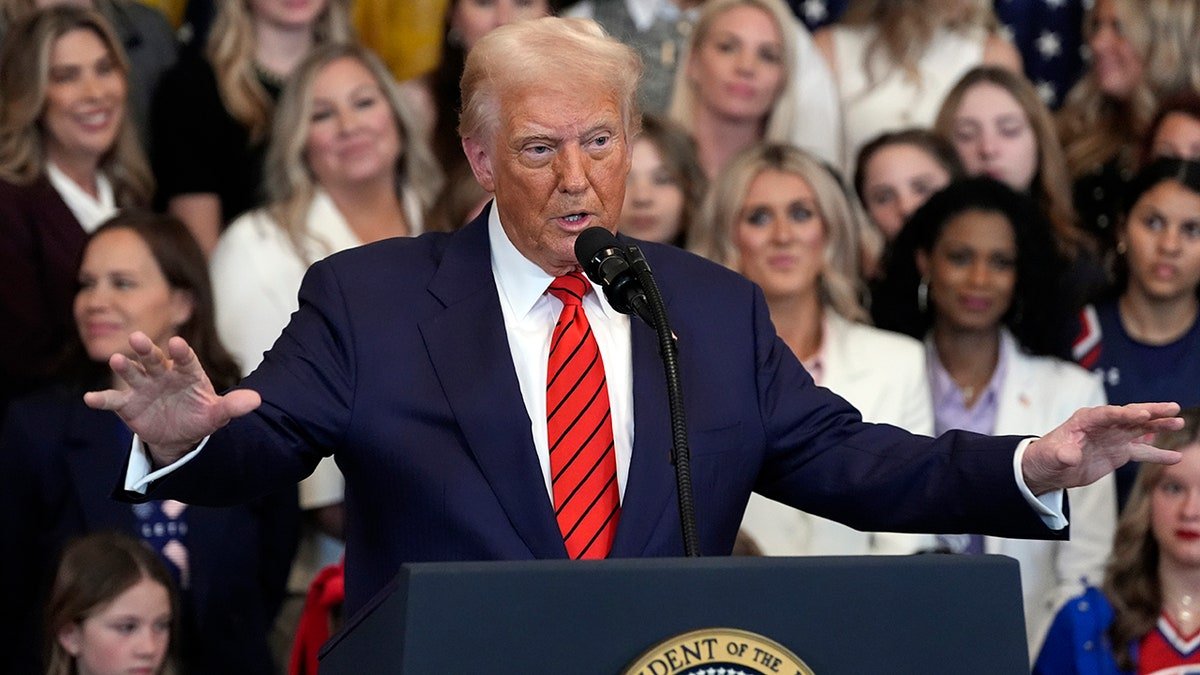 Donald Trump returns to the crowd