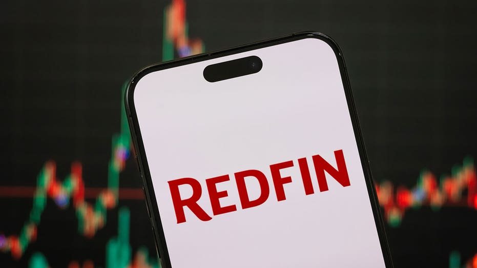 Redfin logo