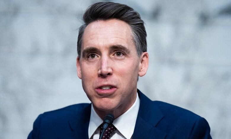 1749641661 GOP Sen Hawley teams up with Dem to push 15.jpg