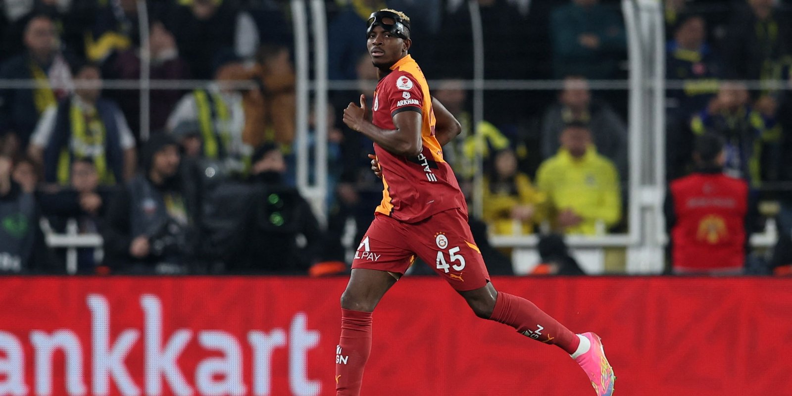 Victor Osimin from Galatasari celebrates his first goal
