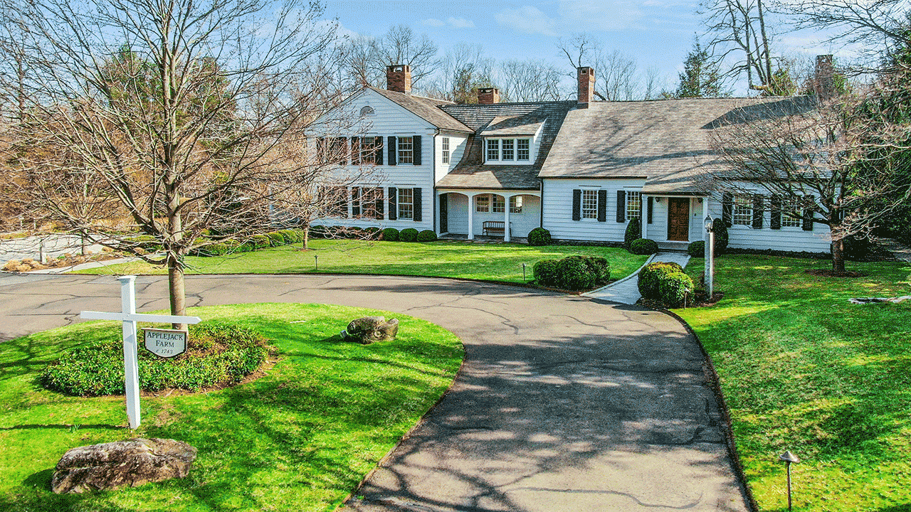 1749906823 Bethenny Frankel sells historic Connecticut estate for 78M.gif