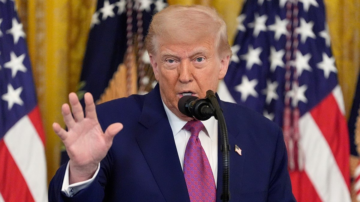 Trump in the Eastern White House room