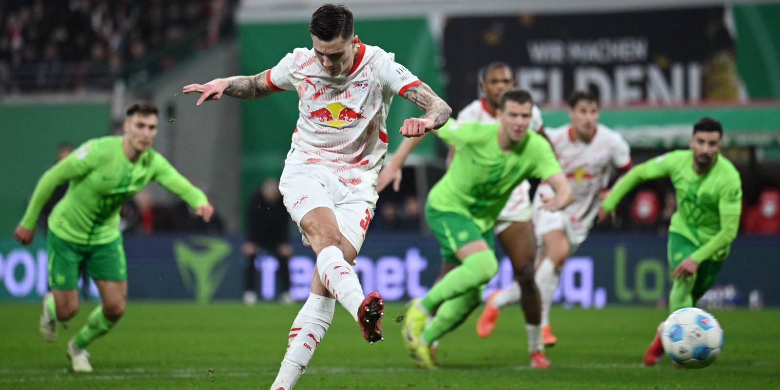 Benjamin Cisco scores RB Leipzig their first goal from the penalty place -1