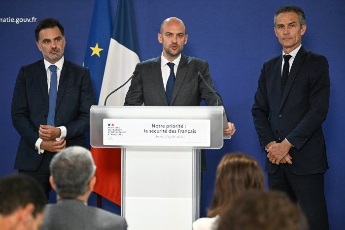 French Foreign Minister Jean -Nawil Barrot (Center)