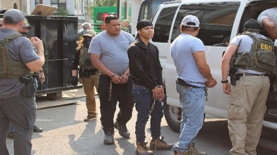 Illegal foreigners who enter Van Pennsylvania