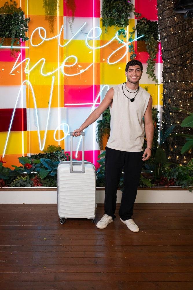 "Love Island" The contestant leaves the villa.