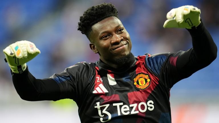 Manchester United goalkeeper André Onana heats up before the European Union's quarter -finals, the first match in Lyon