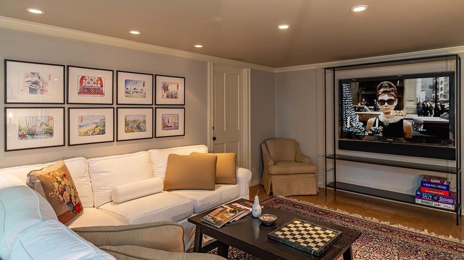 The minimum also includes a comfortable family room.