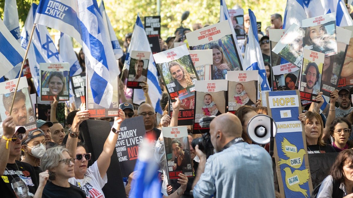 Protesters supporting Israel with flags
