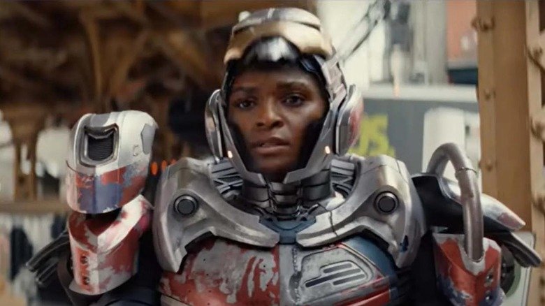 Riri Williams in her iron allowance, looks at the street