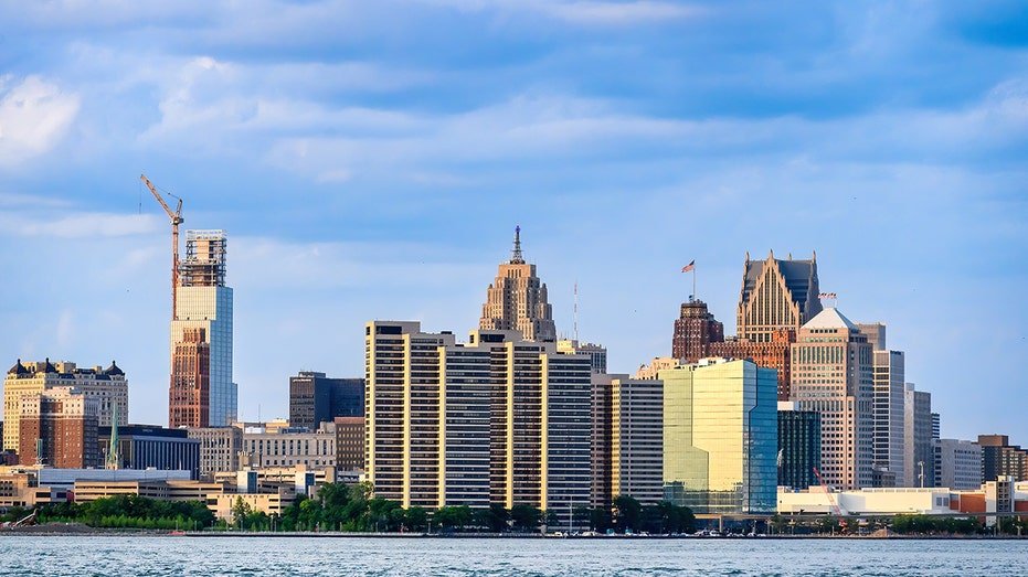Detroit horizon