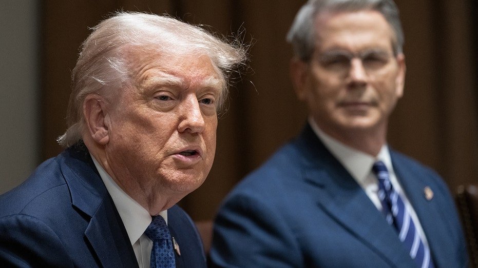 Trump and Pesin during a meeting with the Prime Minister of Norway, they did not see