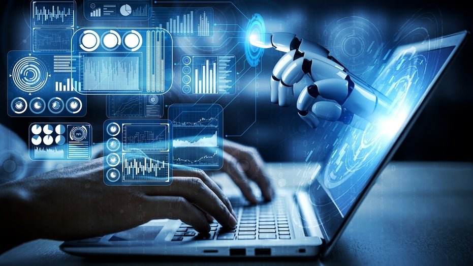 Handy robot that connects the computer to the stock charts