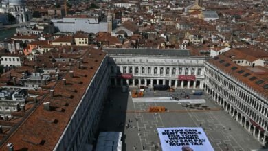 1750975187 Photos Celebrities cruise into Venice for Jeff Bezos wedding of.jpg