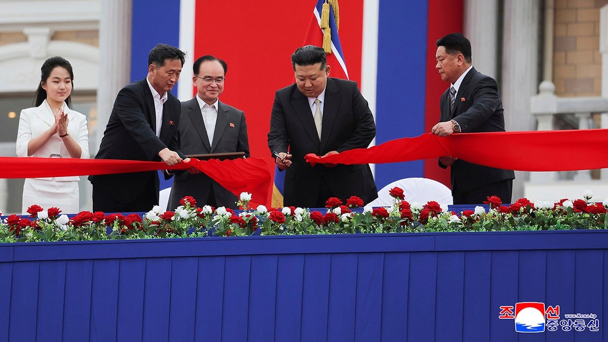 Kim Jong Un cut the tape
