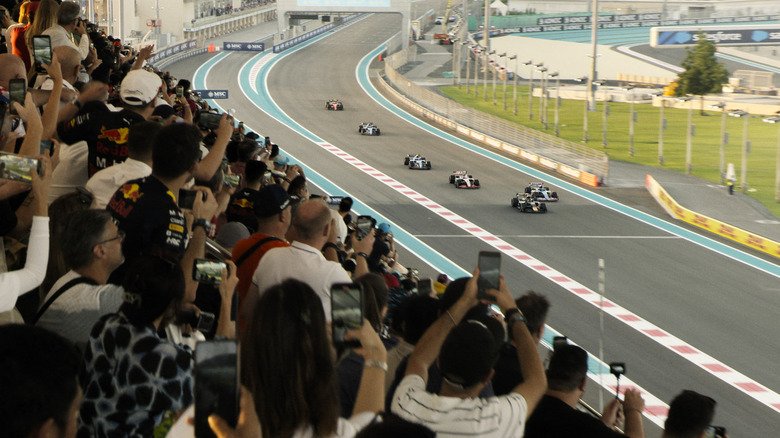Formula 1 cars wandering immediately in F1