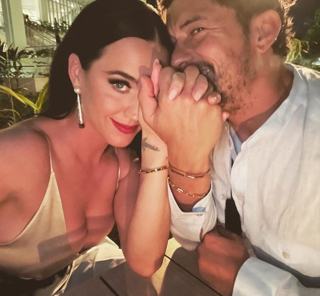 Orlando Bloom flows over Katie Perry's fiancé