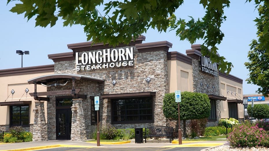 Skokie, Illinois - June 22: A sign representing the Longhorn Steakouse Restaurant on June 22, 2023 in Skokie, Illinois. Darden Restaurants, the parent company of Longhorn Steakouse, today, has informed quarterly profits that topped Wall Street's expectations, led by powerful Longhorn Steakouse sales. (Scott Olson/Getti Emiez)