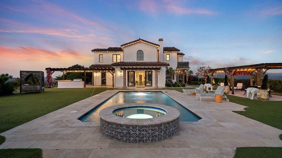 The backyard is characterized by swimming swimming and outdoor kitchen.