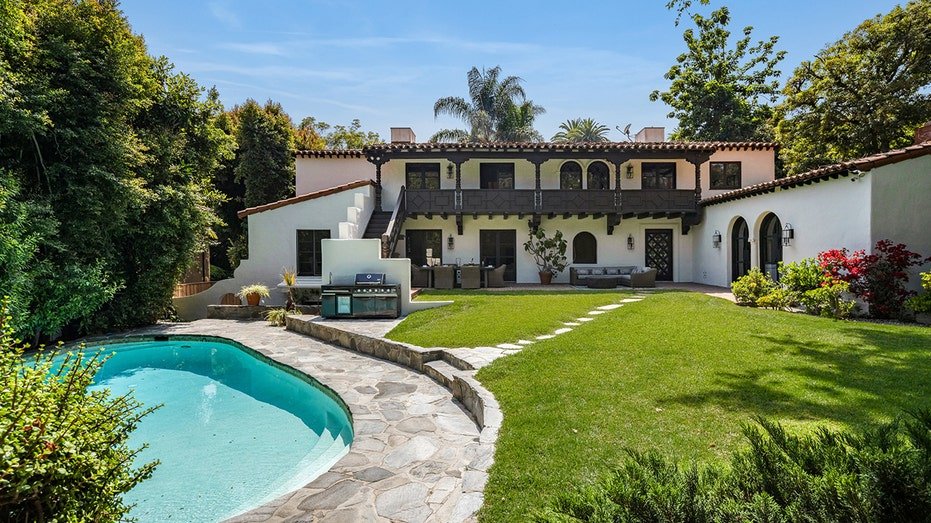 The backyard is characterized by swimming swimming and outdoor kitchen.