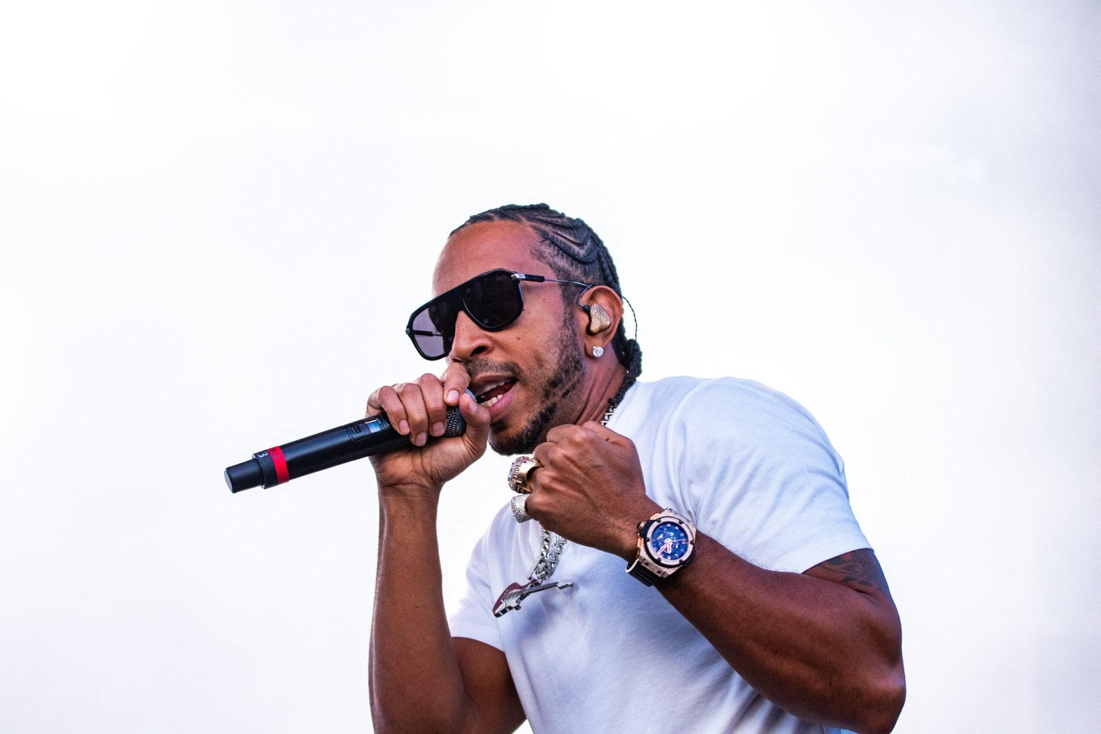 Ludacris perform a living in Edmonton, Canada