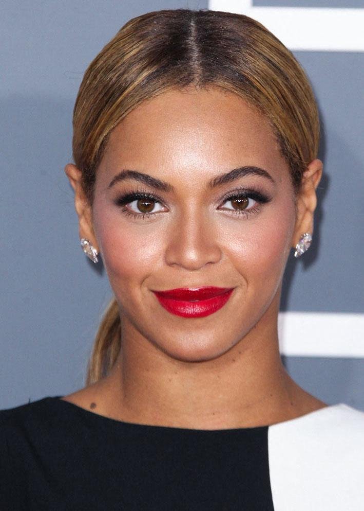Beyonce wears red lipstick