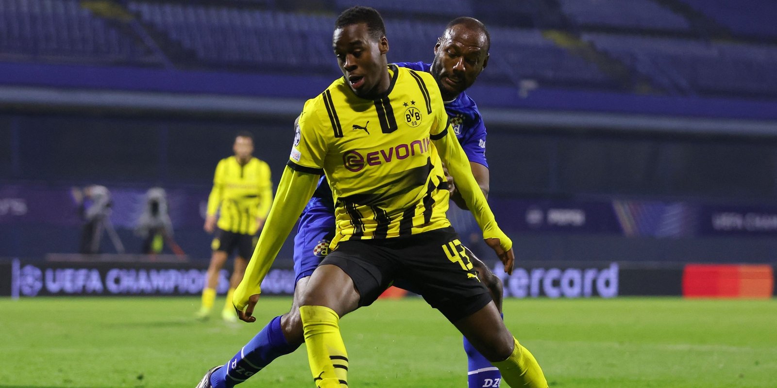 Jimmy Pino from Borussia Dortmund at work with Kevin Theophille Catherine from GNK DINAMO Zagreb
