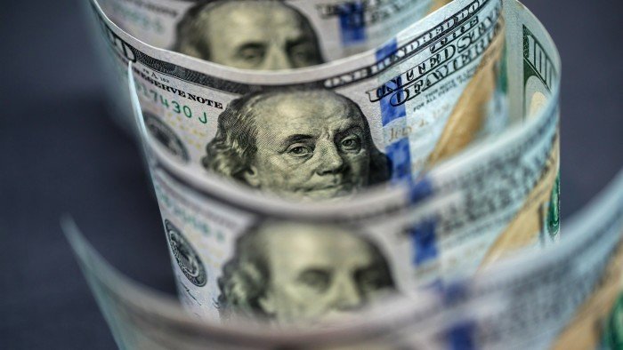 Dollar sinks to three year low on Trump tariff threat.jpg