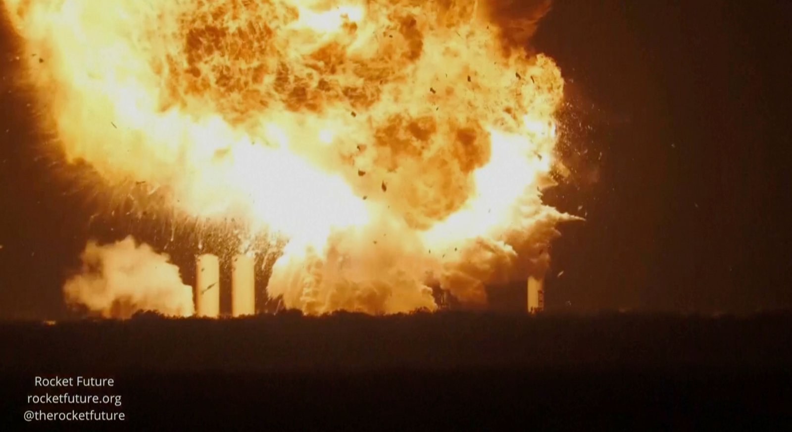 What a wonder! Elon Musk interacts after the SpaceX missile exploded during the test in Texas
