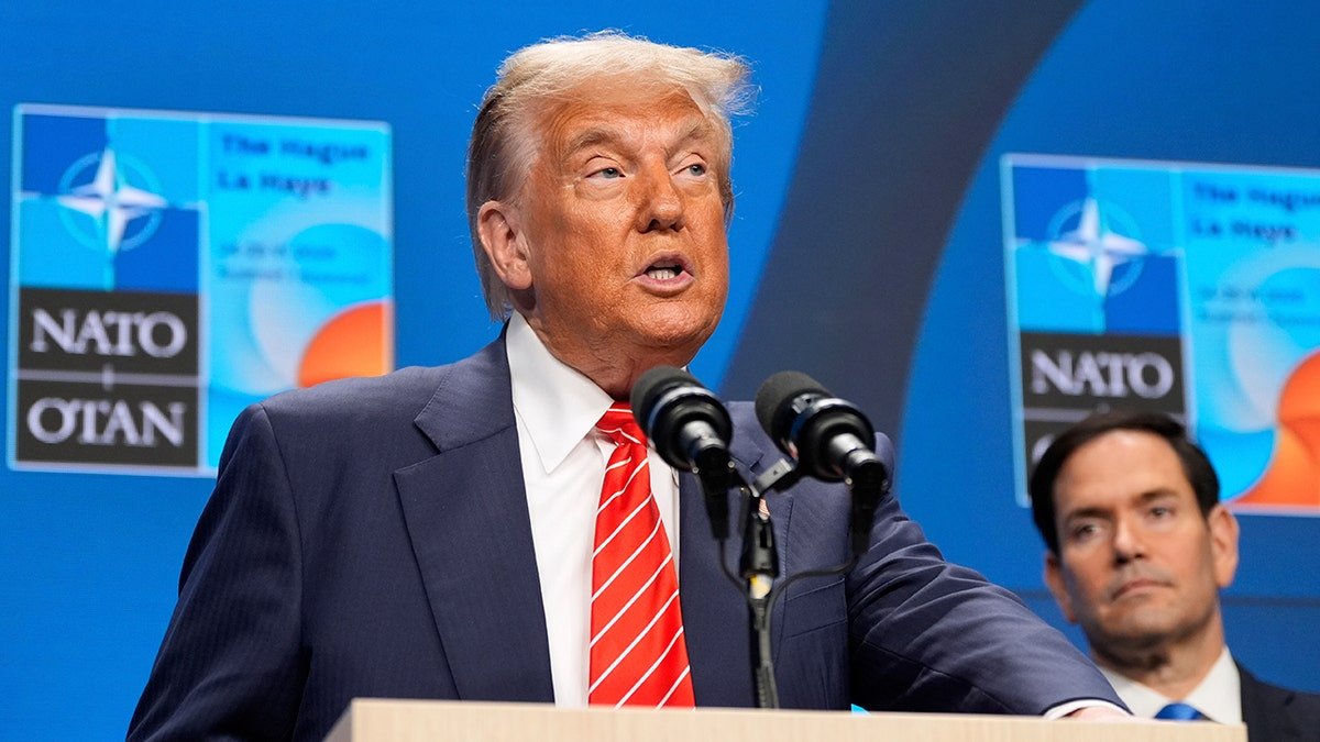 Rubio is next to Trump in Nato Bogger