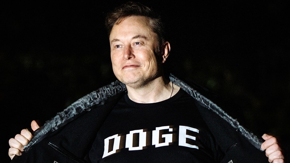 Elon Musk shows a dog shirt