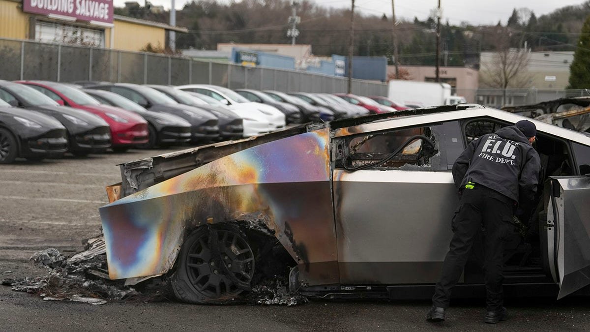 Seattle firefighters are looking for a burning Tesla