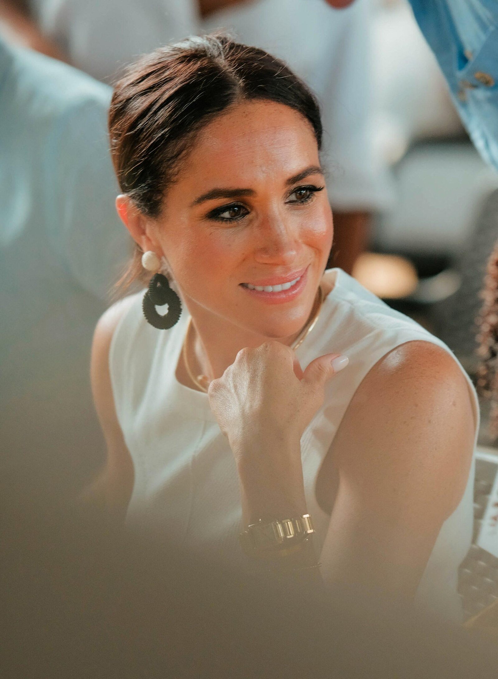 Meghan Mark accessories with Watch Cartier Tank Gold Cartier Watch during her trip to Colombia