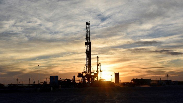 Oil prices surge on fears of escalation in the Middle.jpg