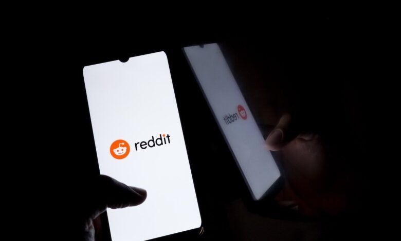 Reddit Looks to Get in Bed With Altmans Creepy World.jpg