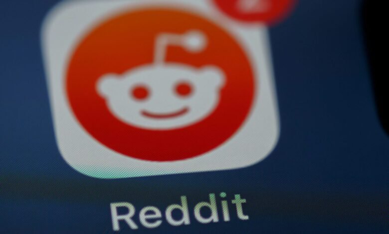 Reddit sues Anthropic for scraping user data to train AI.jpg