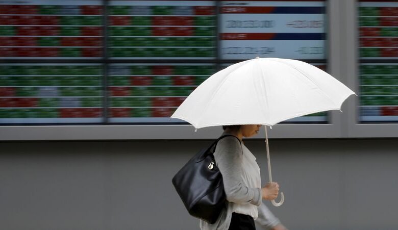 Shares advance oil prices settle sharply lower as markets shrug.jpeg