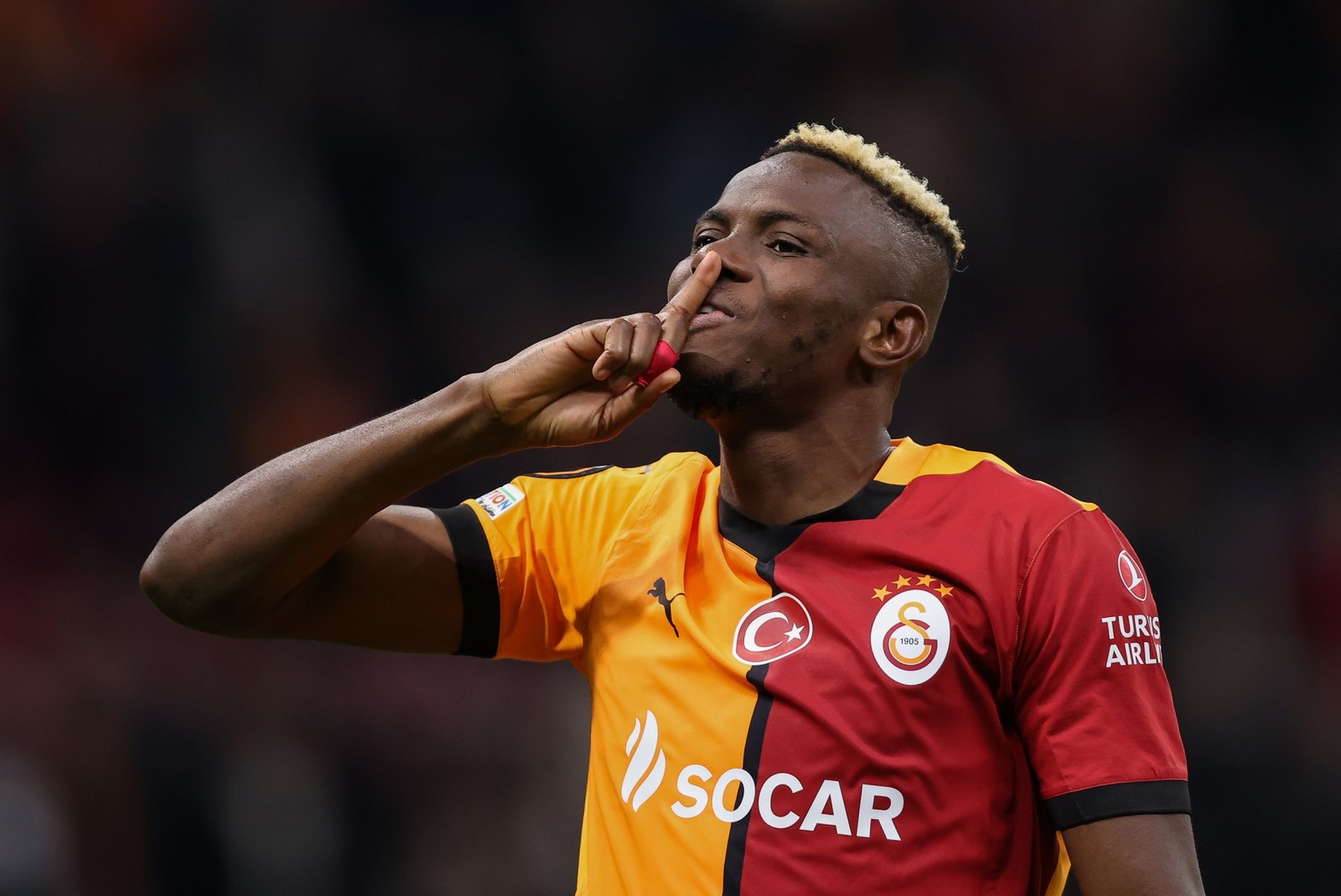 Victor Osimin at work for Galatasaray  