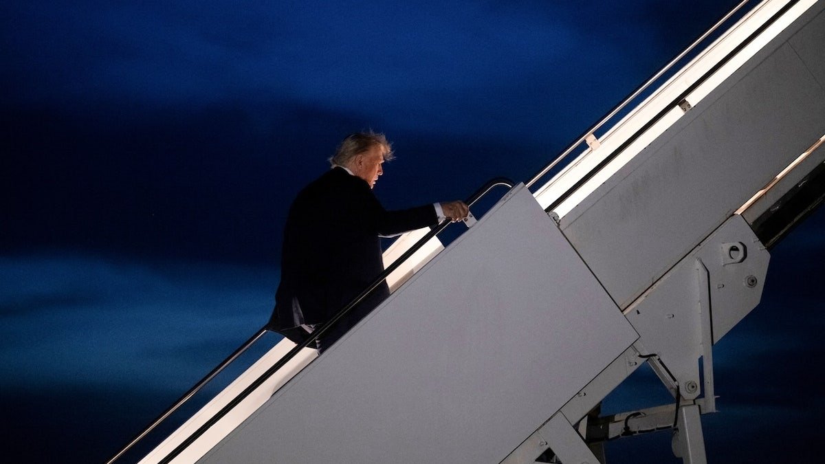 US President Donald Trump Air Force at Calgary International Airport in Alberta, Canada, on June 16, 2025, after the SEVEN group (G7) attended. US President Donald Trump left the 7 Group Summit in Canada early in June 16, returning to the White House where Israel and Iran were circulating in the missiles for the fifth consecutive day.