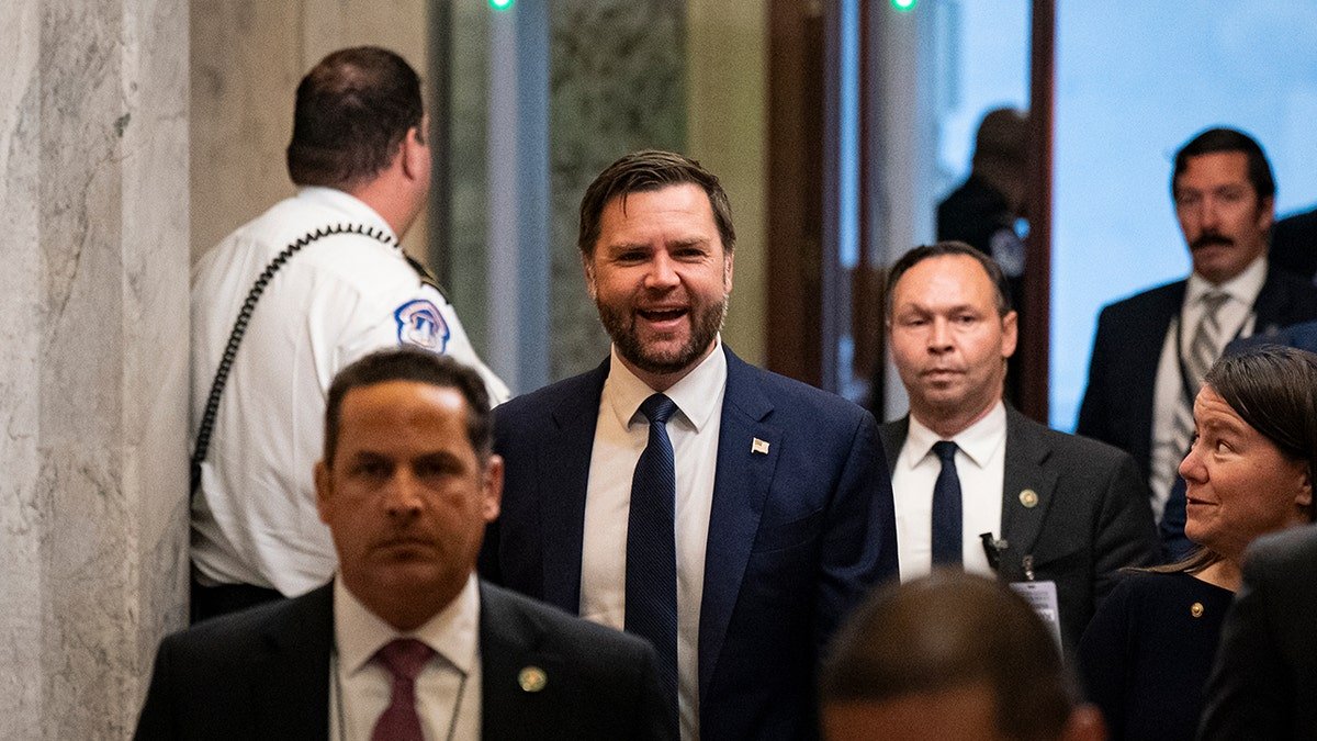 Vans in the Senate Corridor during the vote of a large and beautiful draft law