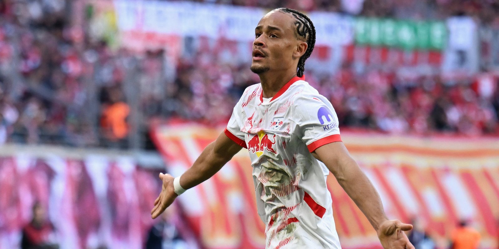 Xavi Simons celebrates