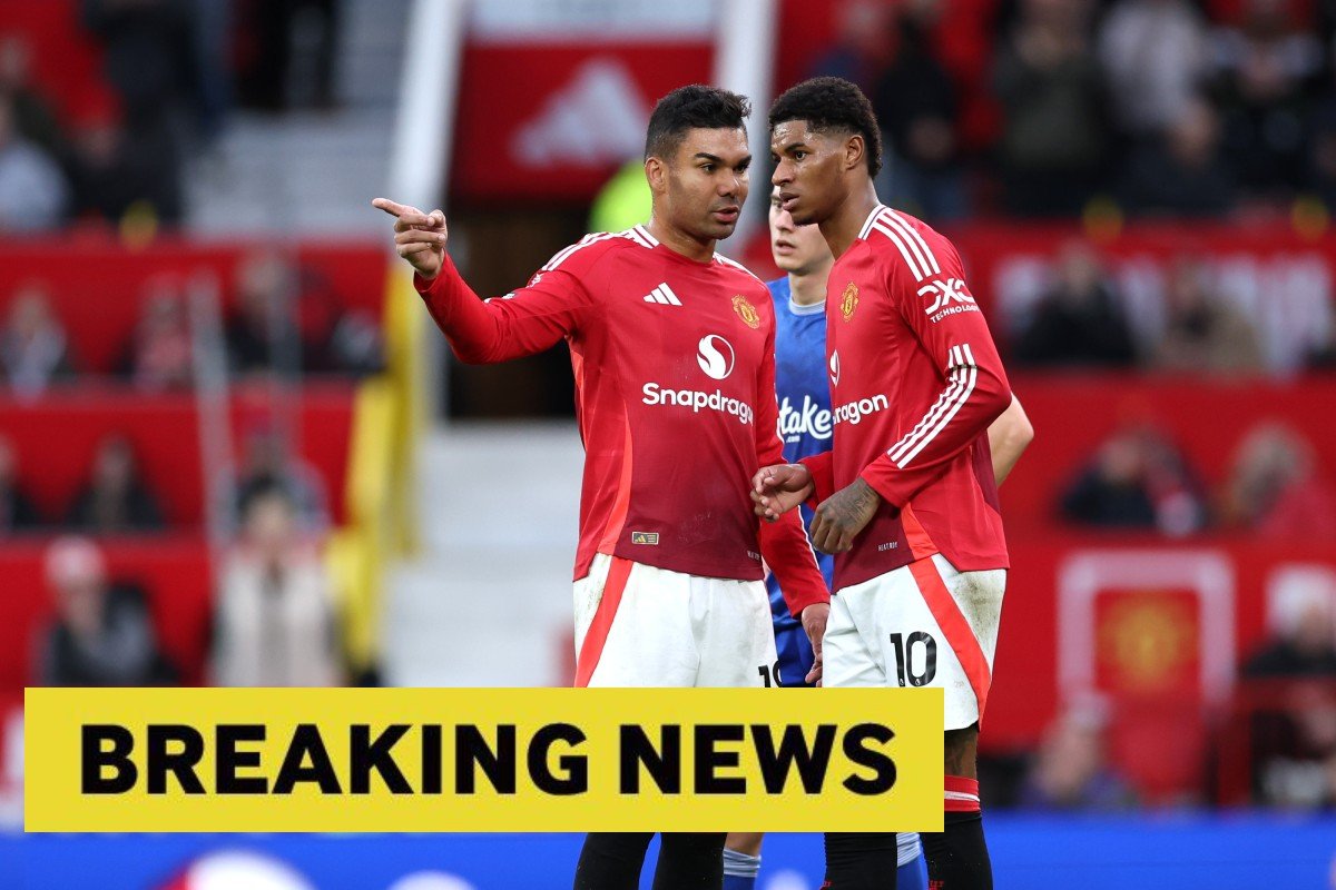 Casemiro and Marcus Rashford speaks during the Manchester United match against Everton