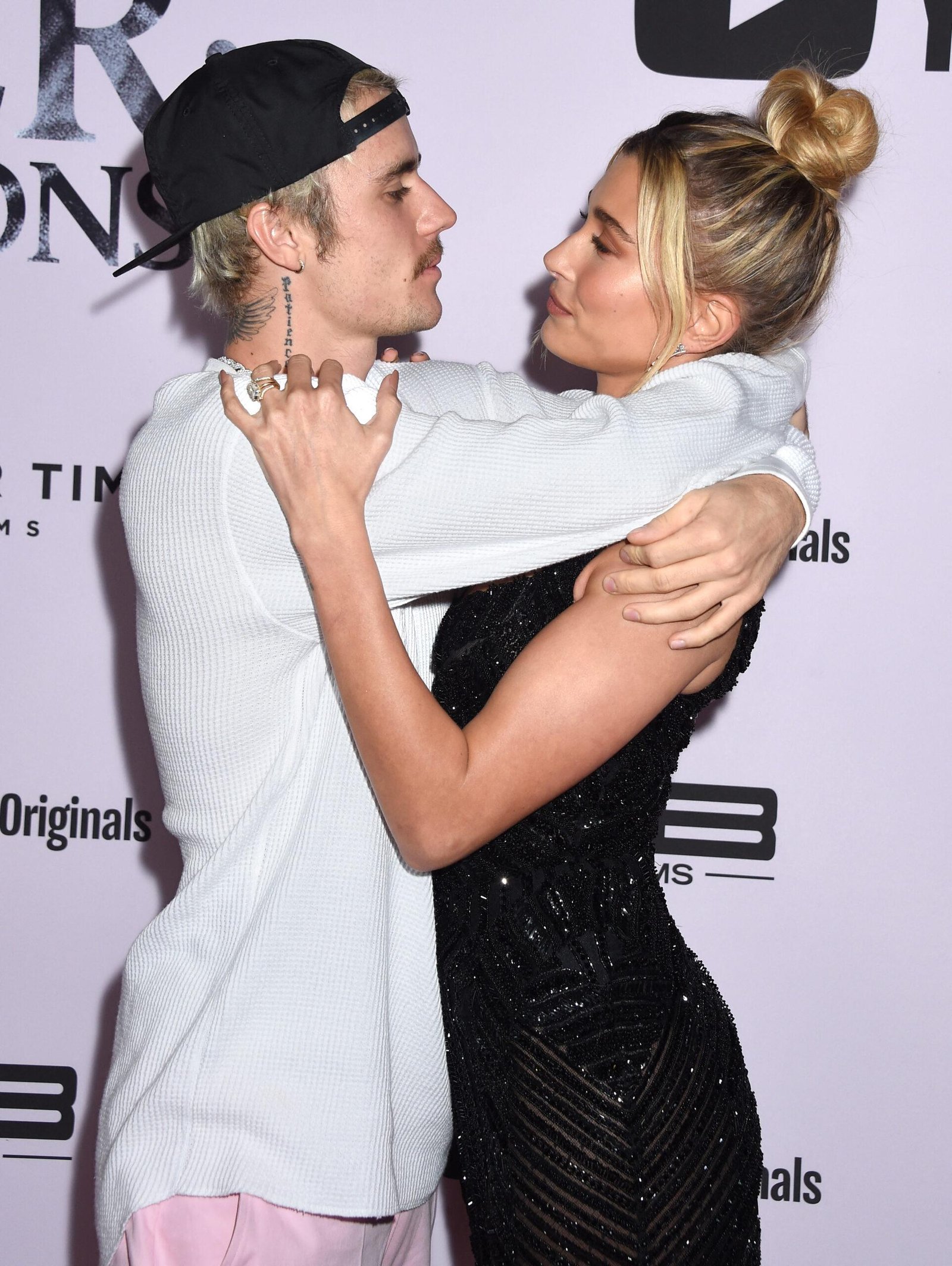 Justin and Hili Bieber in Oretel, Oremez "Justin Bieber: Chapters" The first offer