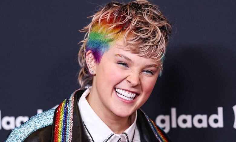 1752028062 JoJo Siwa Drops New Song And Fans Are Roasting The.jpg
