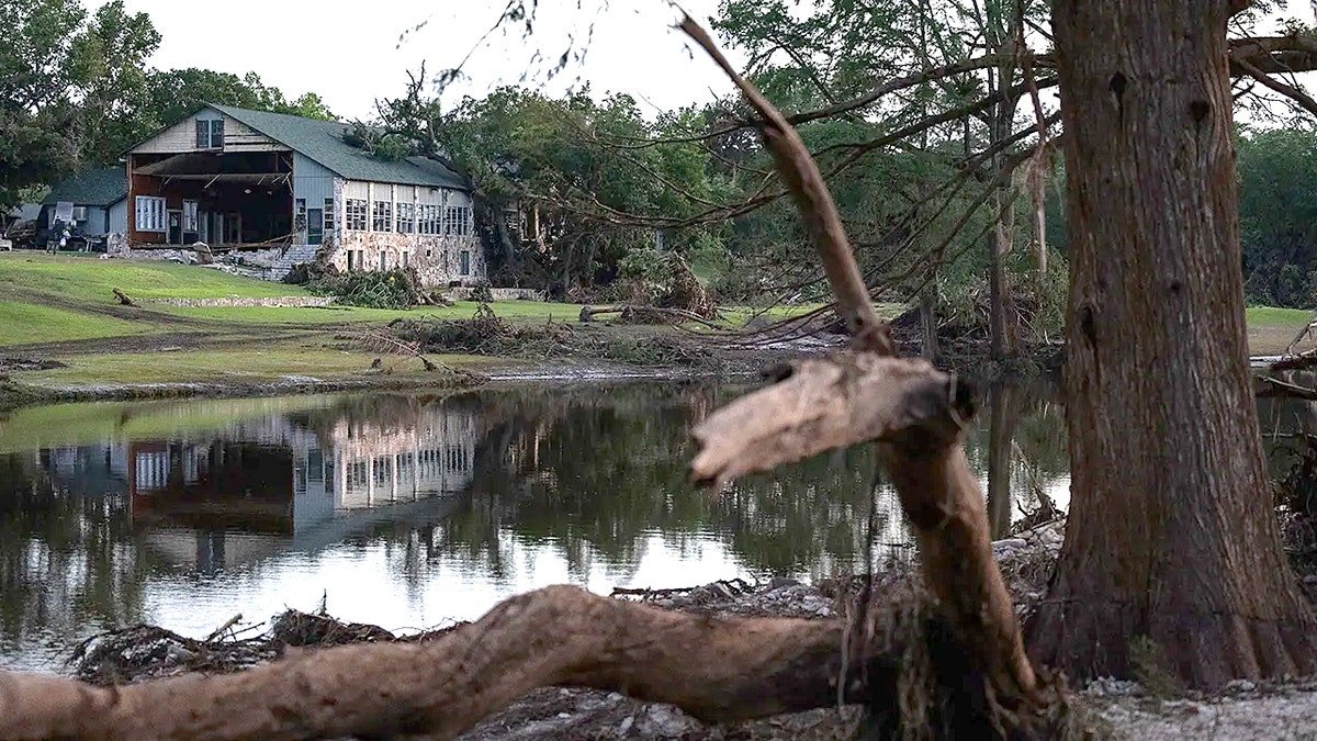 The image shows the destruction of the flood