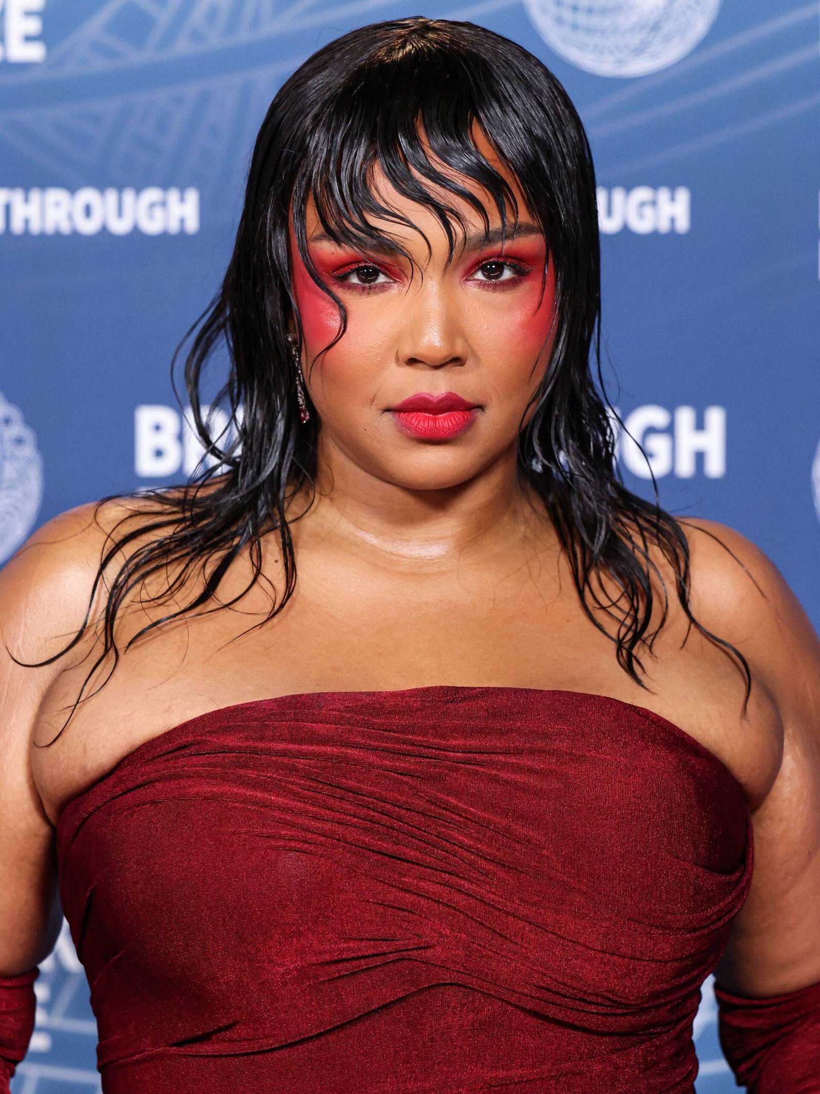 Lizzo wears Robert Won arrives at the eleventh annual penetration award ceremony